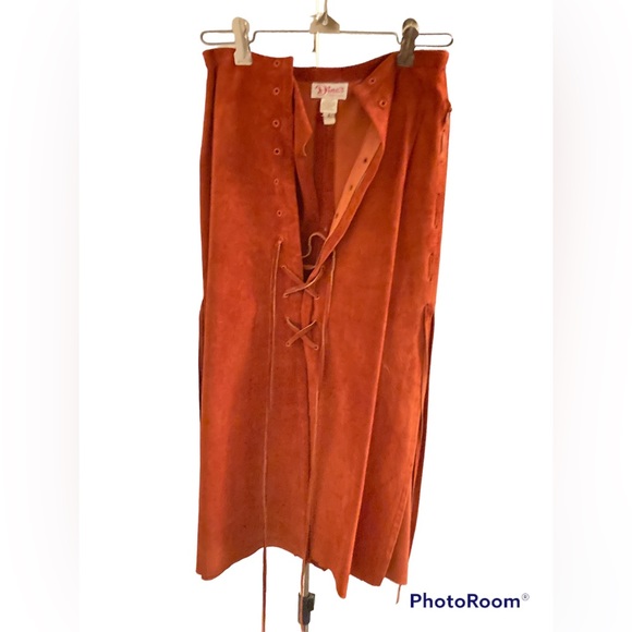 Vintage Suede Halter Tie up Top with Feathers & Skirt
Great Vintage Condition - Picture 7 of 13